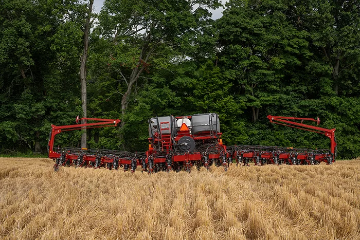 The 2150S Early Riser front-fold trailing planter offers exceptional ground-following capabilities._604178.jpg