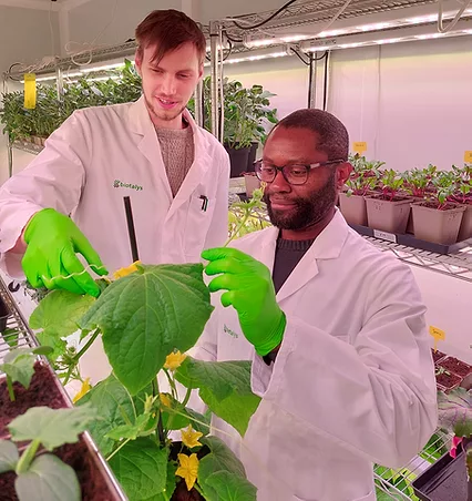 Scientists_in_the_plant_lab.jpg