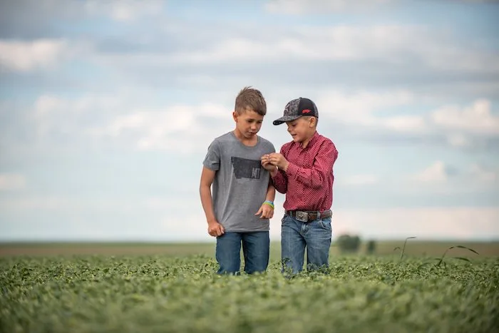 Mintz kids in field
