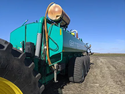 manure applicator with nitrification inhibitor tank