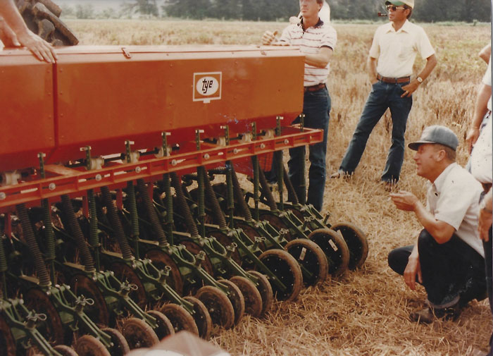 introduce-drills-to-no-tillers-in-Milan.jpg