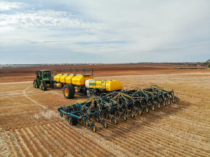 LEMKEN_Equalizer_Seeder.jpg
