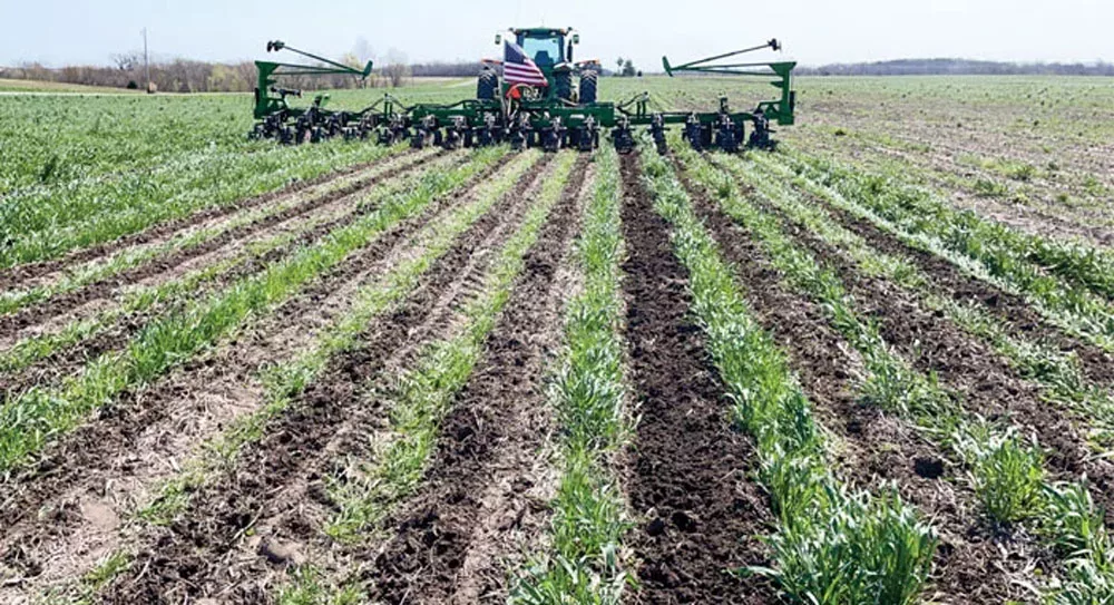 Andrew-Reuschel-Strip-Till-bar.jpg